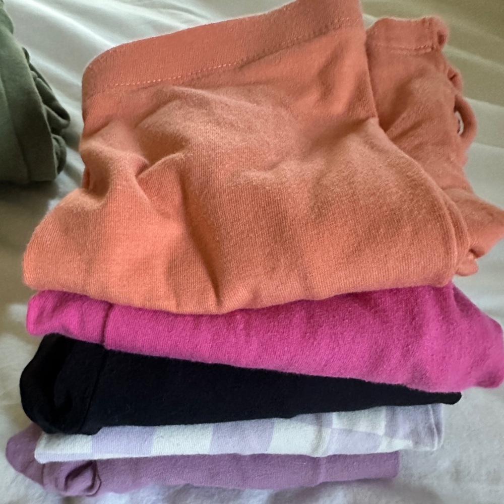 Girls size 6-7 bundle (5 pairs of Old Navy leggings + 1 cargo sweats)